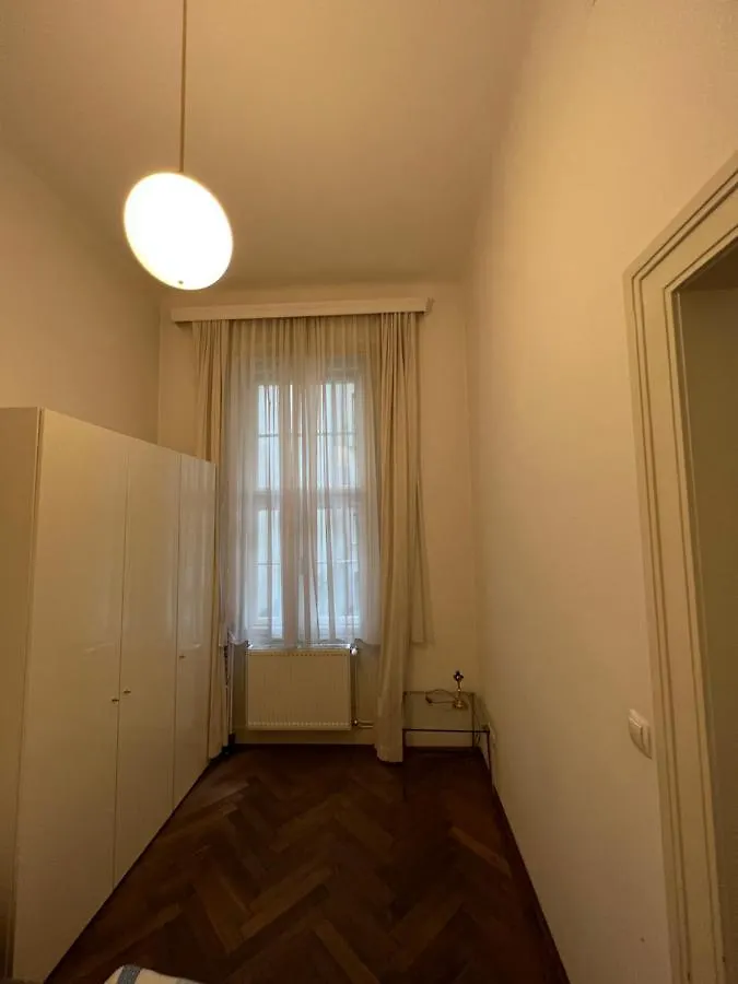 Quiet And Cozy Apartment In The City Center Вена