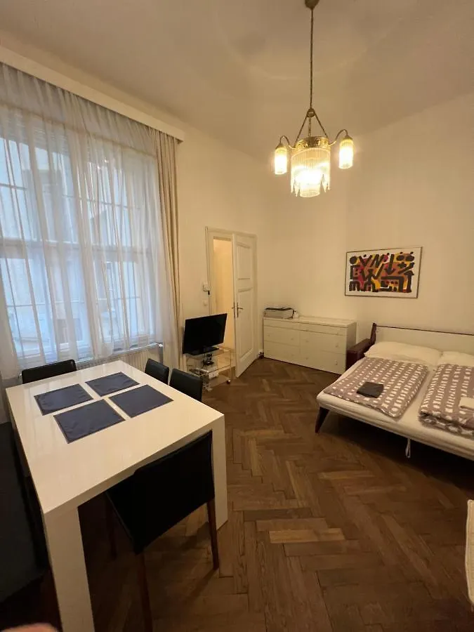 Quiet And Cozy Apartment In The City Center Вена